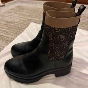 GUESS Womens Keanna Knit Deta Chelsea Pull On Black, Brown Faux Leather 9 Boots